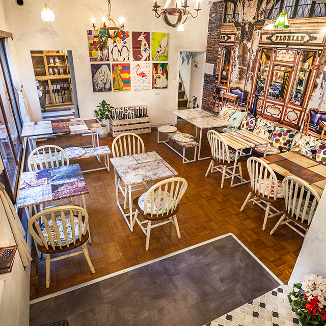 友安製作所Cafe 阿倍野店 店内写真 テーブル席