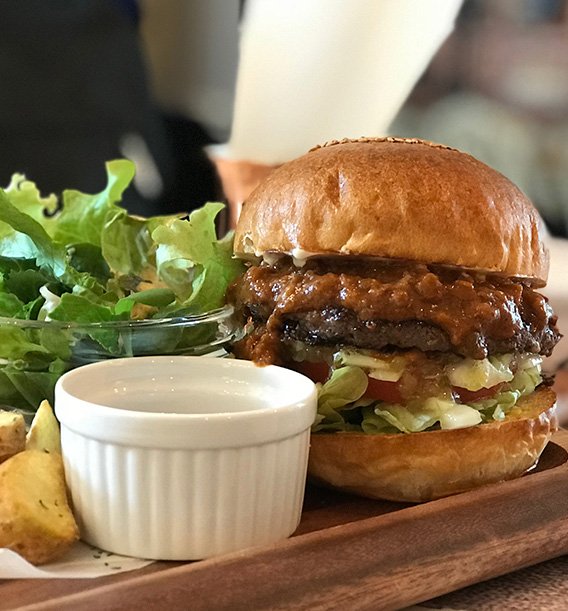 友安製作所カフェ 阿倍野店 ハンバーガー